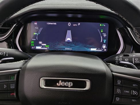 Used 2023 Jeep Grand Cherokee 4WD 4xe w/ Luxury Tech Group II image 29