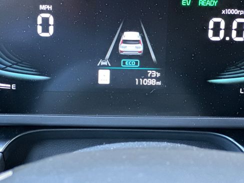 Certified 2025 Kia Niro LX FWD image 28