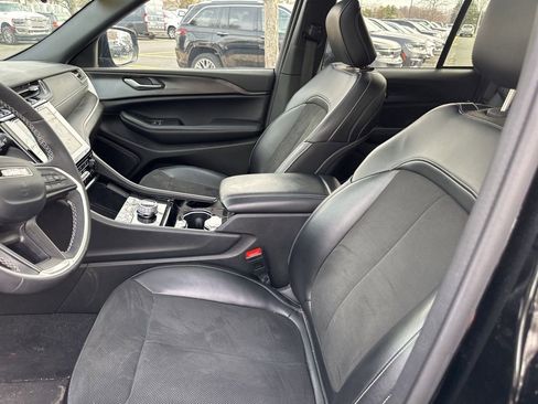 Used 2023 Jeep Grand Cherokee Altitude image 10