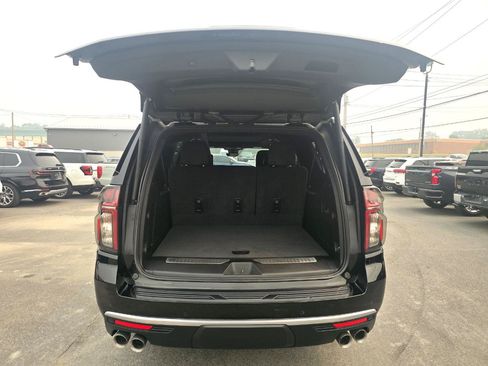 Used 2023 Chevrolet Suburban High Country AWD/4WD image 21