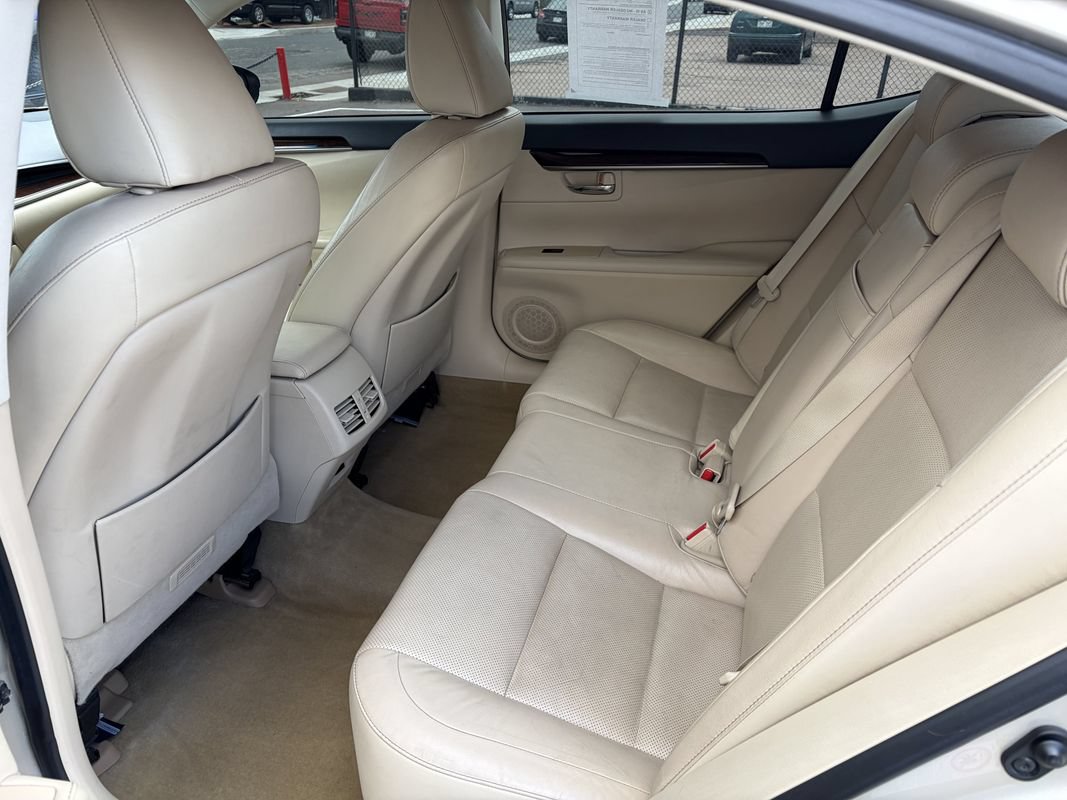 Used 2014 Lexus ES 350 w/ Luxury Package FWD image 11
