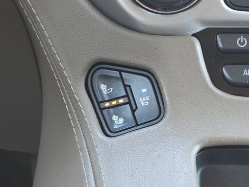 Used 2016 GMC Yukon SLT w/ HD Trailering Package AWD/4WD image 17