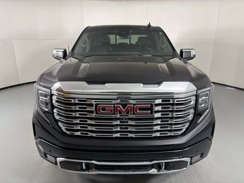 Used 2023 GMC Sierra 1500 Denali AWD/4WD image 3