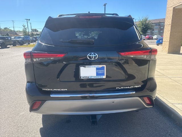Used 2023 Toyota Highlander Platinum AWD/4WD image 3