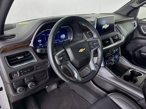 Used 2023 Chevrolet Suburban Premier image 9