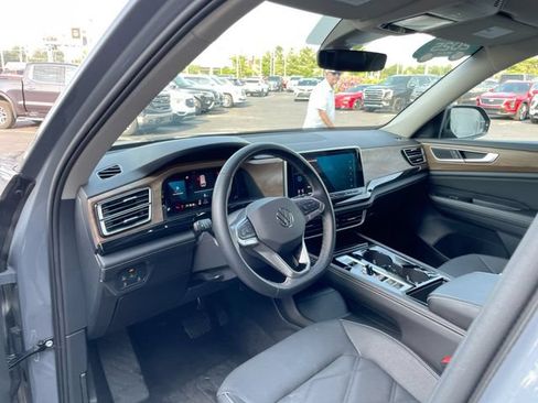Used 2025 Volkswagen Atlas SE AWD/4WD image 10