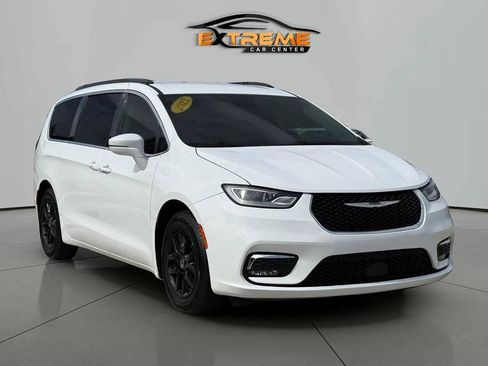 Used 2022 Chrysler Pacifica Touring-L FWD image 8