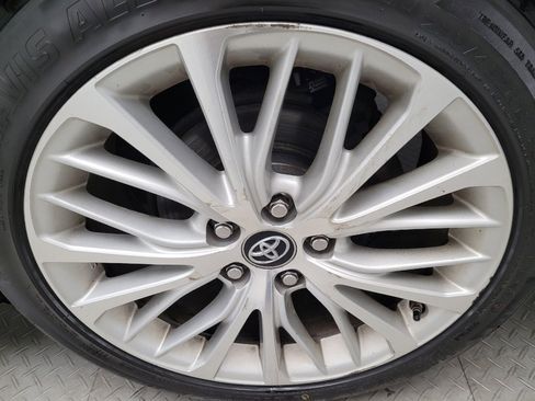 Used 2019 Toyota Camry XLE image 31