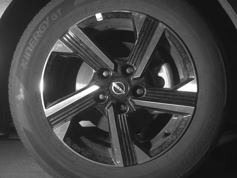 Used 2025 Nissan Sentra SV FWD image 13