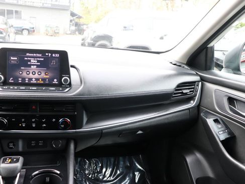 Used 2024 Nissan Rogue S FWD image 18