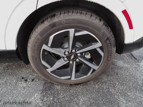 Used 2025 Chevrolet Equinox EV LT w/ Convenience Package image 7