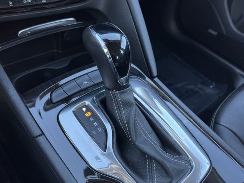 Used 2018 Buick Regal Essence w/ Driver Confidence Package #1 image 23