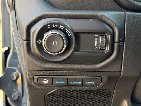 Used 2024 Jeep Wrangler Unlimited Sahara w/ Technology Group image 29