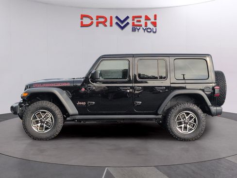 Used 2025 Jeep Wrangler Unlimited Rubicon AWD/4WD image 2
