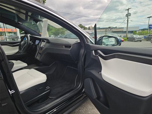 Used 2020 Tesla Model X Performance image 13