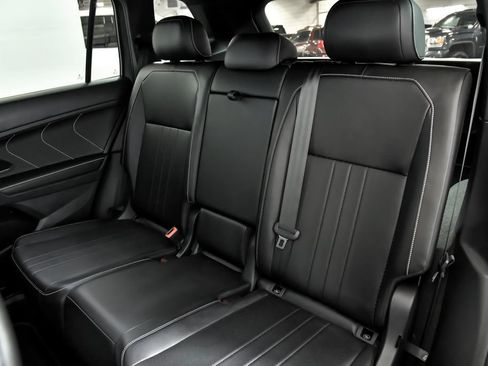 Certified 2024 Volkswagen Tiguan SE R-Line AWD/4WD image 10