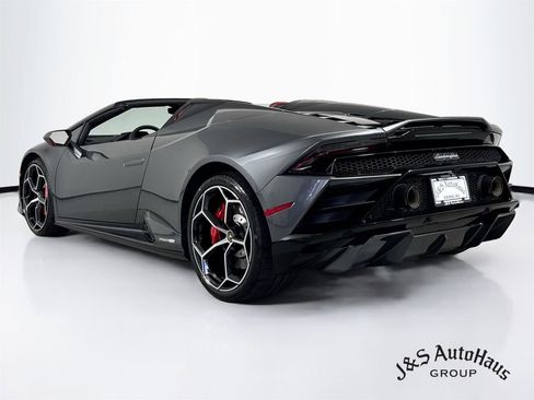 Used 2021 Lamborghini Huracan EVO RWD image 5