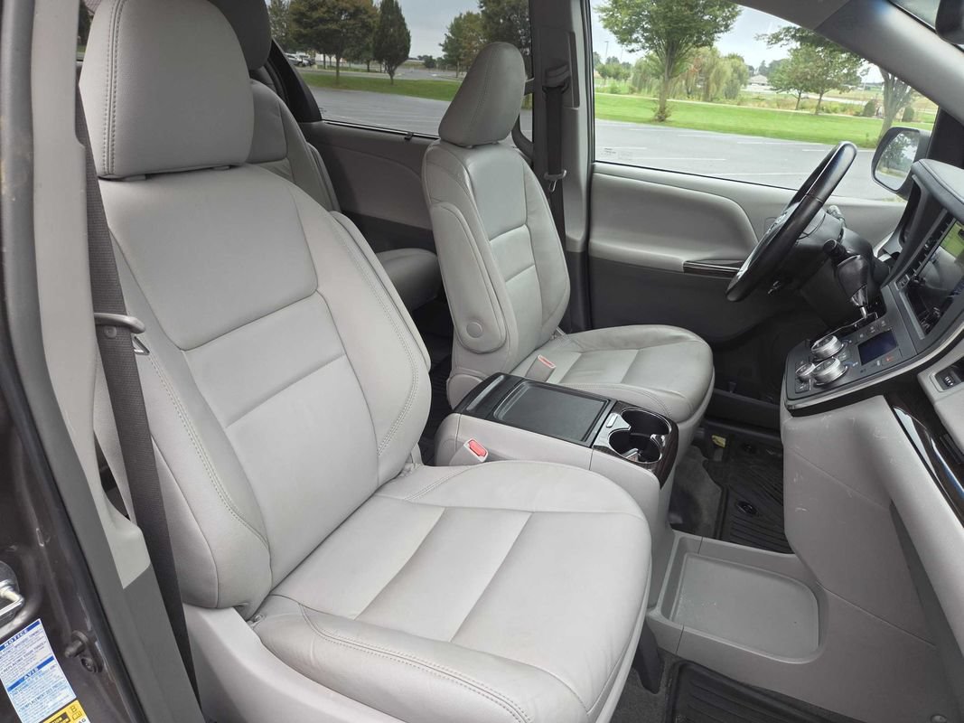 Used 2016 Toyota Sienna XLE w/ XLE Navigation Package AWD/4WD image 17
