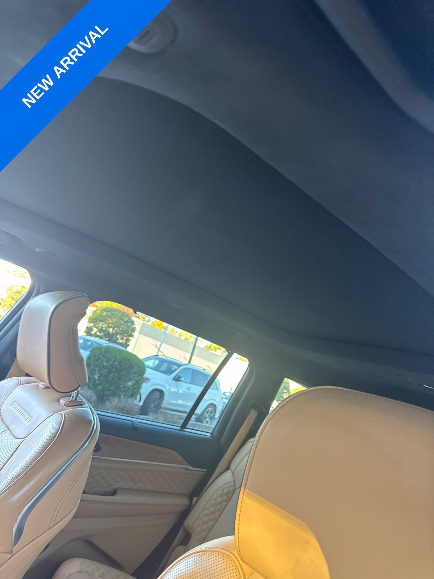 Used 2023 Jeep Grand Cherokee L Summit AWD/4WD image 8