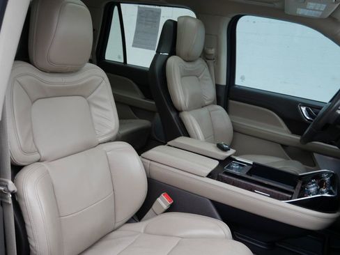 Used 2022 Lincoln Navigator Reserve image 20