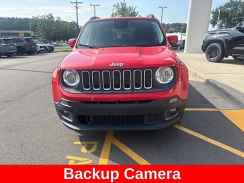 Used 2015 Jeep Renegade Latitude w/ Cold Weather Group FWD image 1