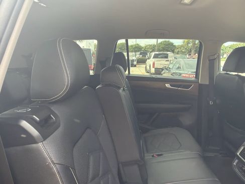 Used 2025 Volkswagen Atlas SE FWD image 28