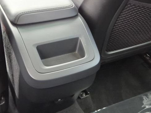 Certified 2024 Volvo XC60 B5 Plus AWD/4WD image 14
