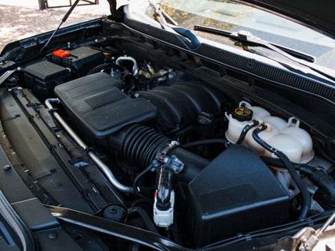 Used 2023 Chevrolet Suburban Premier RWD image 32