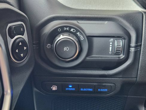 Used 2024 Jeep Wrangler Unlimited Sahara w/ Technology Group AWD/4WD image 34