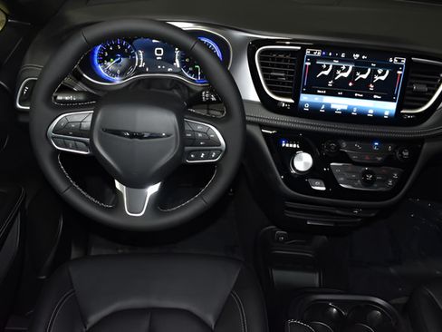 New 2026 Chrysler Pacifica Select AWD/4WD image 13