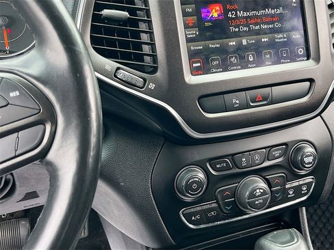 Certified 2020 Jeep Cherokee Trailhawk w/ Comfort/Convenience Group image 15