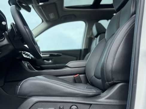 Used 2025 Honda Pilot Touring image 23