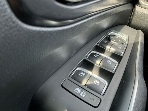 Used 2024 Kia Sorento S FWD image 19