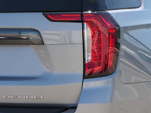 Used 2024 GMC Yukon Denali Ultimate AWD/4WD image 4