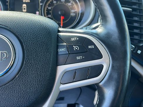 Used 2017 Jeep Cherokee Latitude w/ True North Edition AWD/4WD image 13
