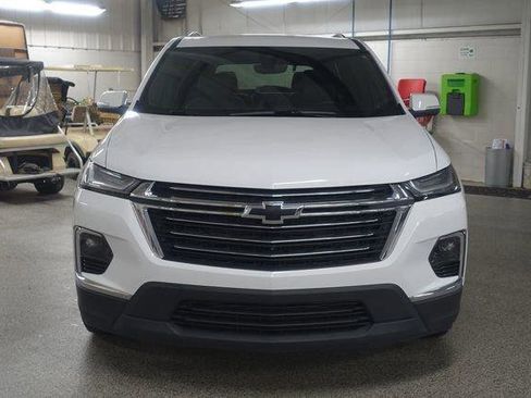 Used 2023 Chevrolet Traverse LT FWD image 2
