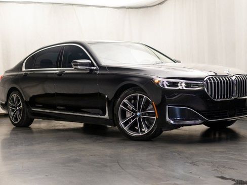 Used 2020 BMW 750i xDrive AWD/4WD image 2