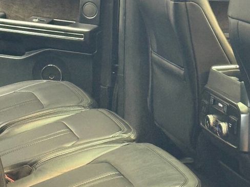 Used 2019 Ford Expedition Limited w/ Equipment Group 301A AWD/4WD image 8