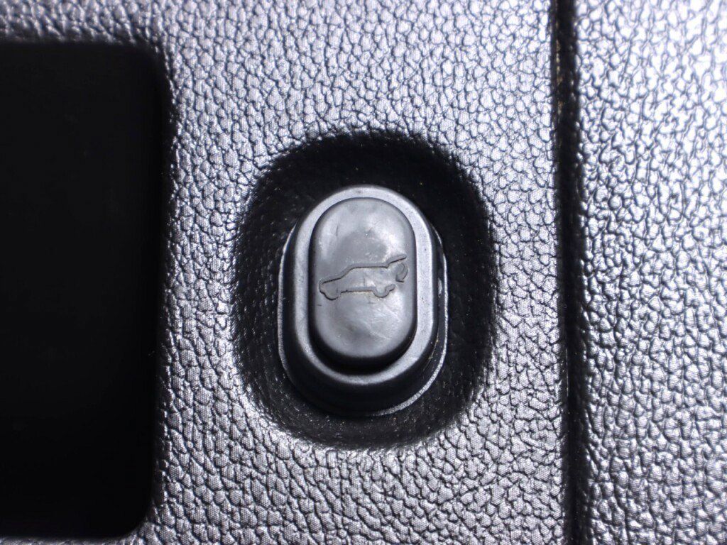 Used 2019 GMC Yukon Denali w/ Open Road Package RWD image 39