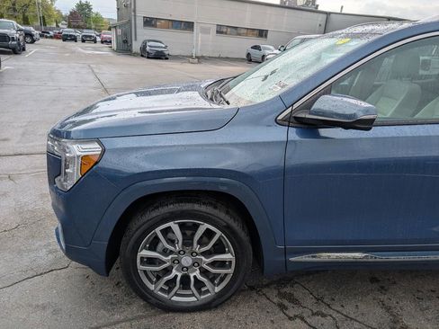 Used 2024 GMC Terrain Denali w/ Denali Premium Package AWD/4WD image 2