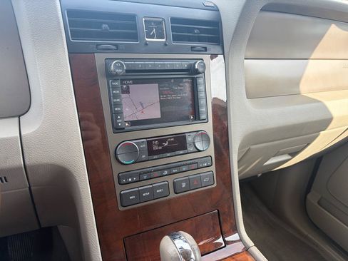Used 2014 Lincoln Navigator 2WD image 16