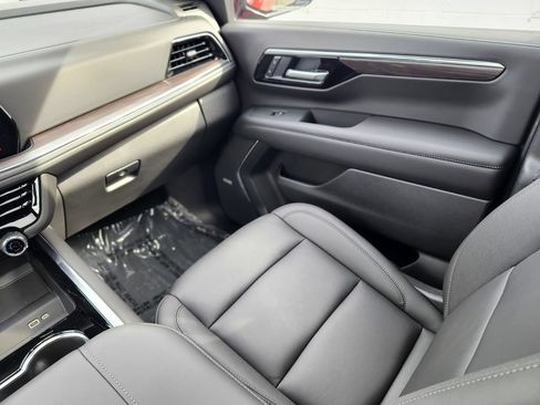 Used 2026 Chevrolet Tahoe Z71 w/ Comfort Package AWD/4WD image 13