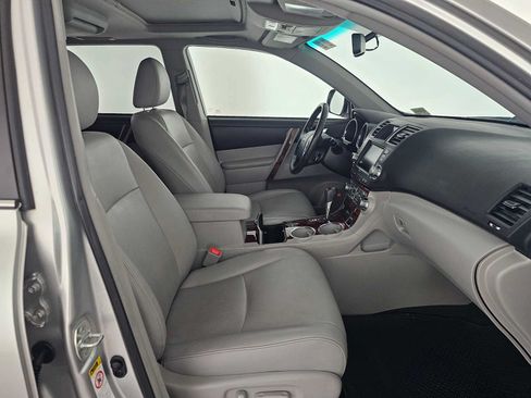 Used 2012 Toyota Highlander Limited w/ Tow Pkg FWD image 10