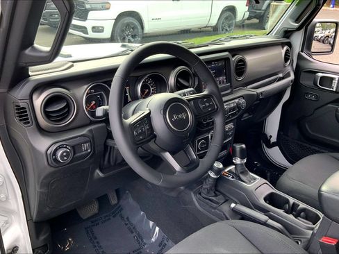 Used 2023 Jeep Gladiator Sport AWD/4WD image 15
