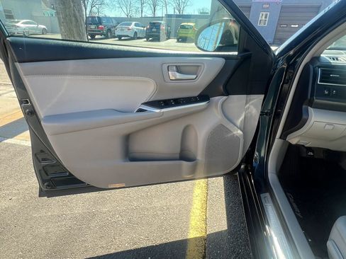 Used 2017 Toyota Camry XLE w/ Moonroof Package image 21