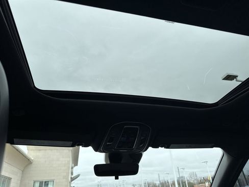 Used 2025 Jeep Grand Cherokee Altitude image 21