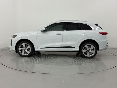 Certified 2025 Audi Q5 Premium w/ Premium Plus AWD/4WD image 2