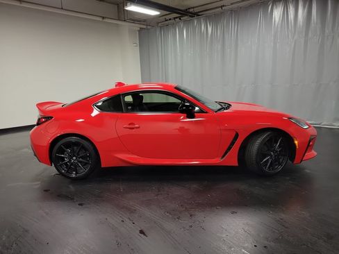 Used 2025 Toyota GR86 Premium w/ ALL Weather Mat Package (TMS) RWD image 9