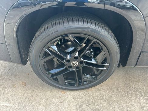 New 2026 Volkswagen Tiguan SE R-Line FWD image 24