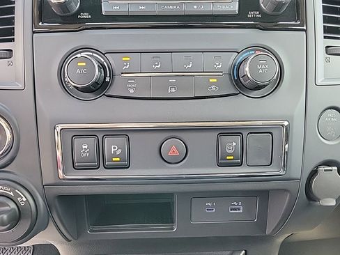 Used 2024 Nissan Titan SV AWD/4WD image 15